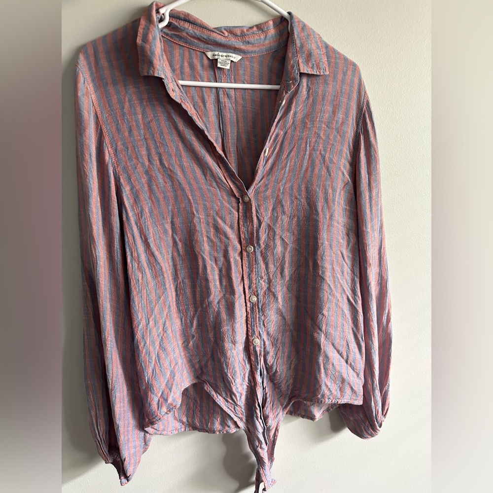 American Eagle women’s tie shirt‎ with buttons